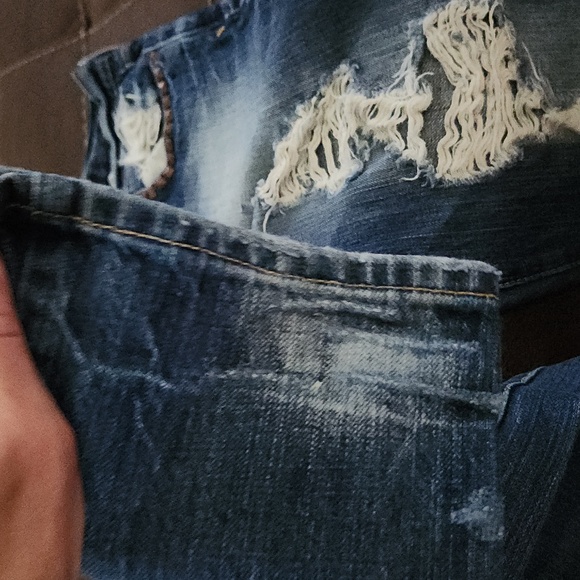 Abercrombie and Fitch - Picture 15 of 15